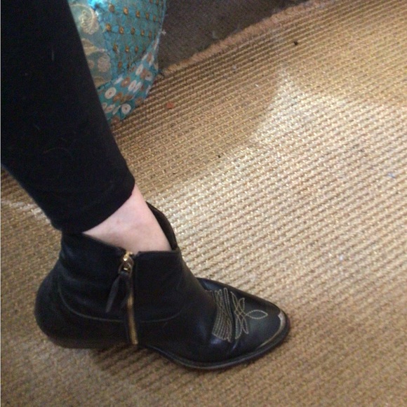 CLEARANCE SALE !2x Host Pick!! 🤩⭐️🤩vintage GOLDEN GOOSE COWBOY BOOTIES ⚡️🌟⚡️ - Picture 9 of 14